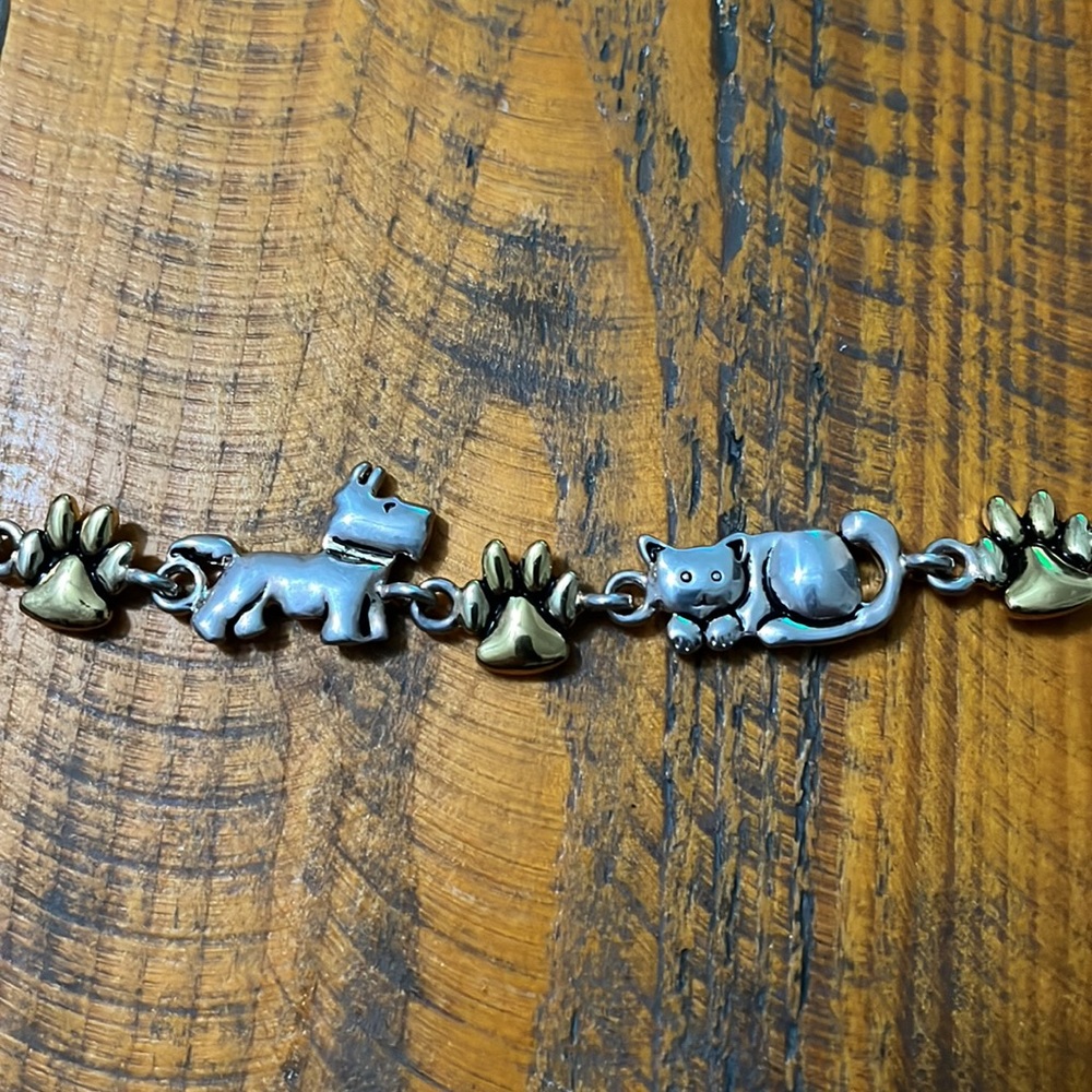 Gold and Silver look Animal Charm Bracelet in great condition. - Picture 4 of 5